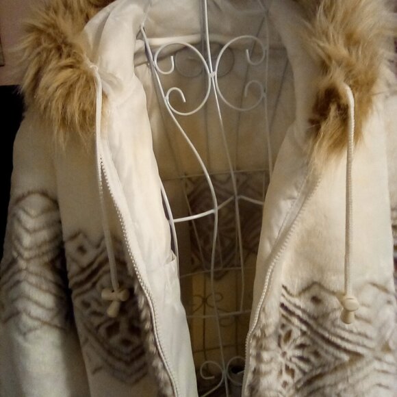 Woman Within Faux Fur Coat, sz 2x, Ivory 2/tan Nordic pattern - Picture 2 of 7